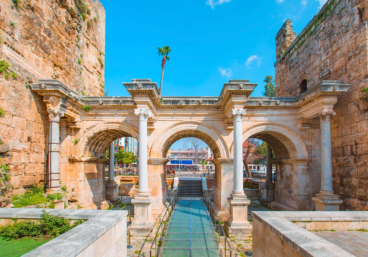 Antalya'daki Tarihi Mekanlar Antalya'daki Tarihi Mekanlar